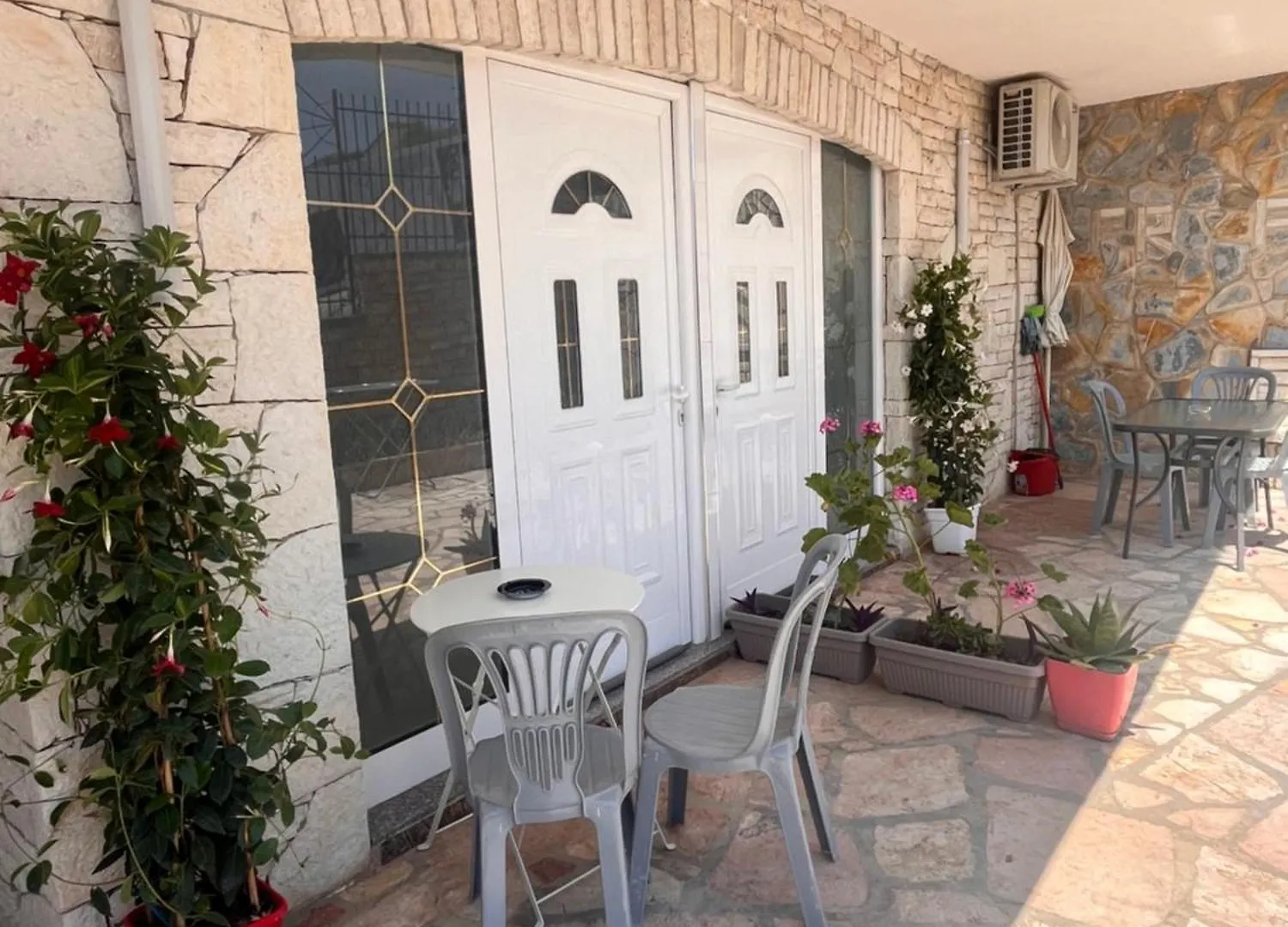 Villa-Leandro Ksamil Hotel